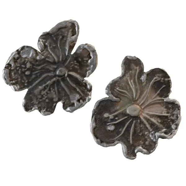 Handmade earrings made of argentium silver in the shape of flowers, with embossed details.